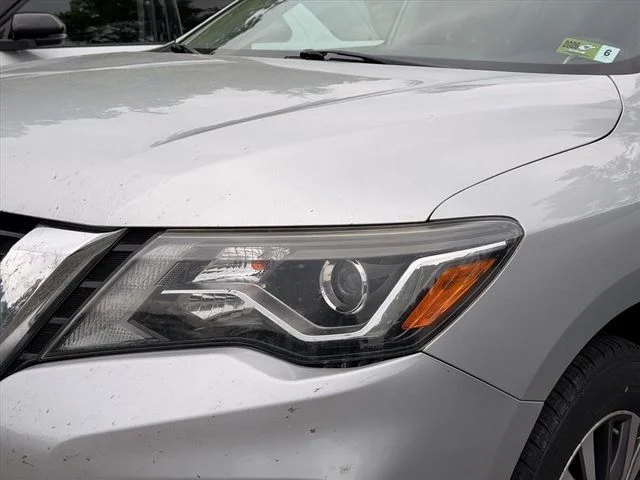 Used 2019 Silver Nissan SV image 4