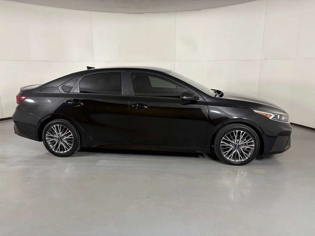 Used 2023 Black Kia GT-Line image 9