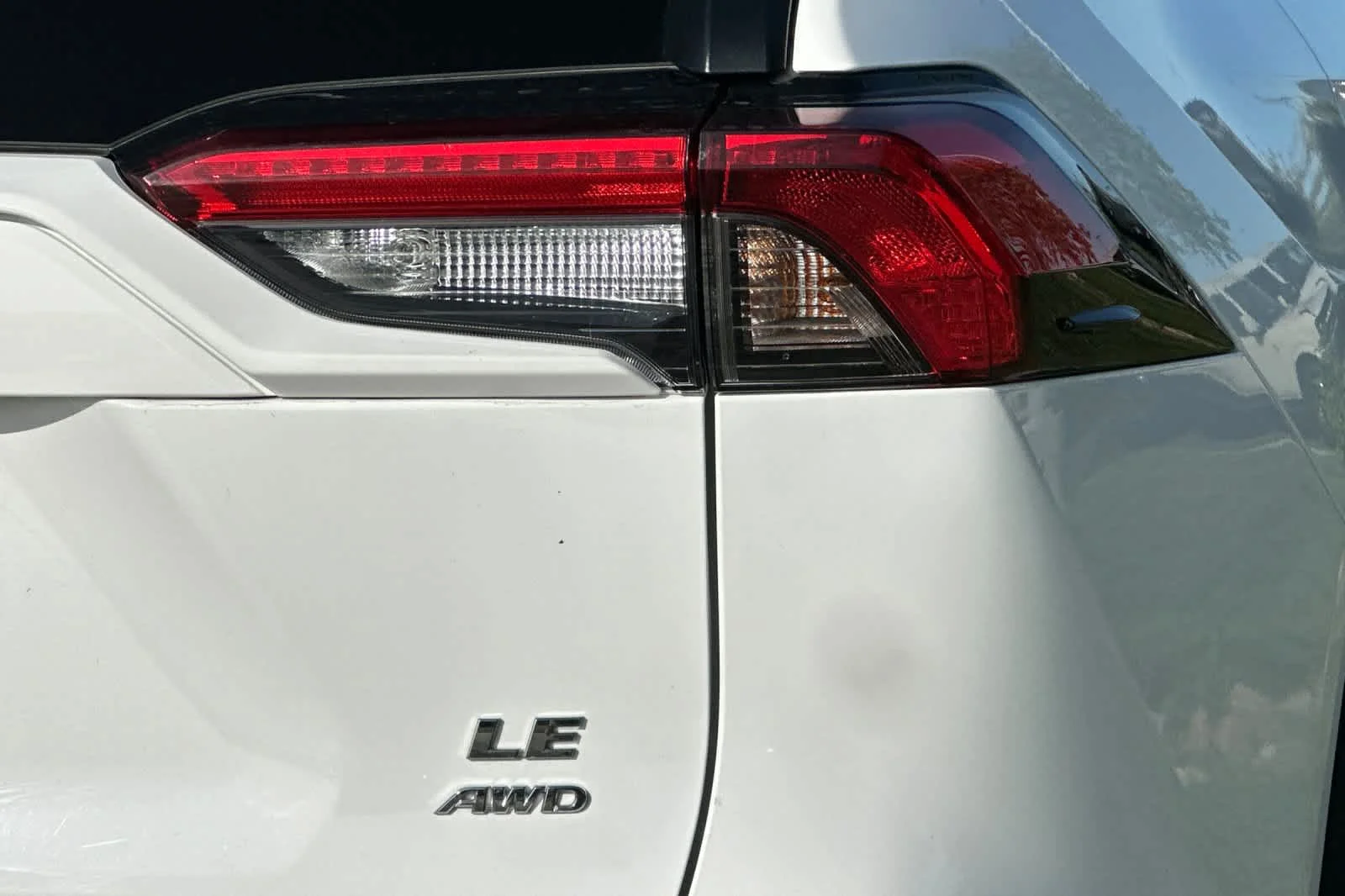 Certified Used 2025 Ice Toyota LE image 26