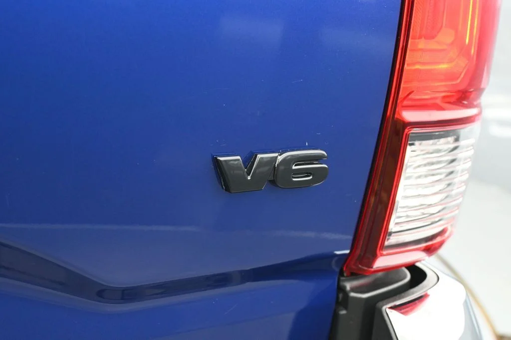 Used 2022 Blue Toyota SR5 image 31