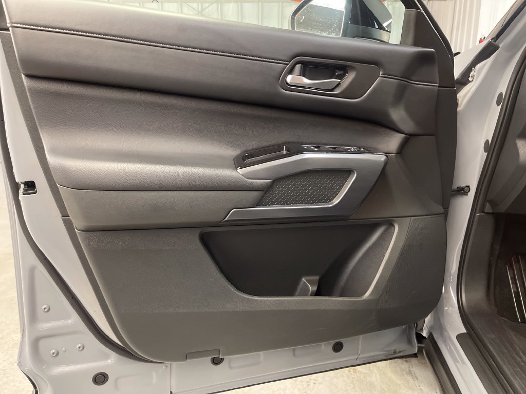 Used 2024 Super Black Nissan SL image 18