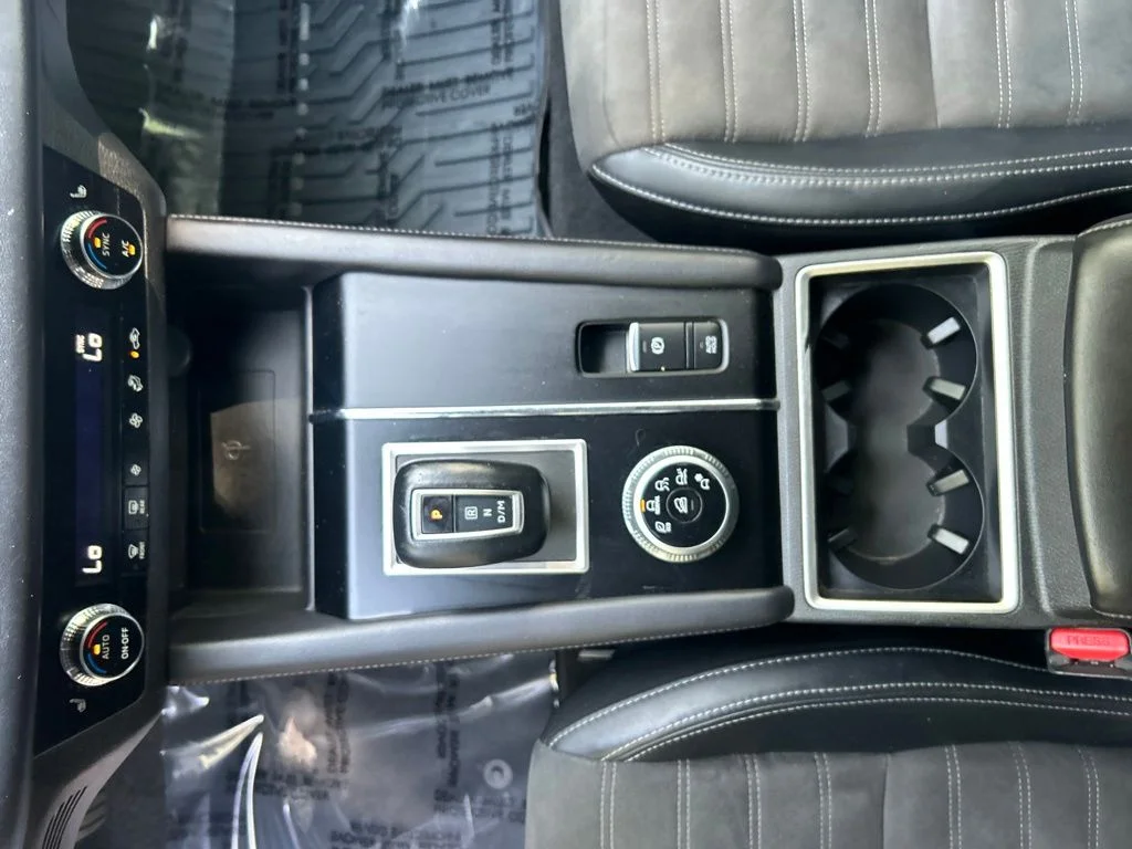 Used 2024 Black Mitsubishi SE image 17
