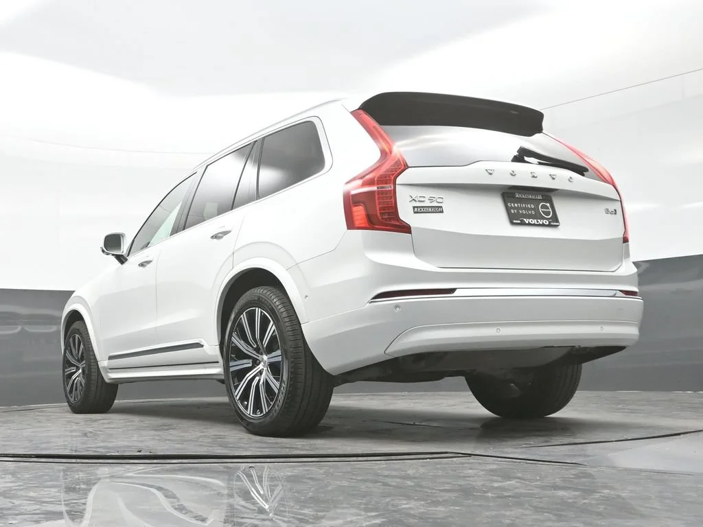 Certified Used 2023 Crystal White Volvo Plus image 29