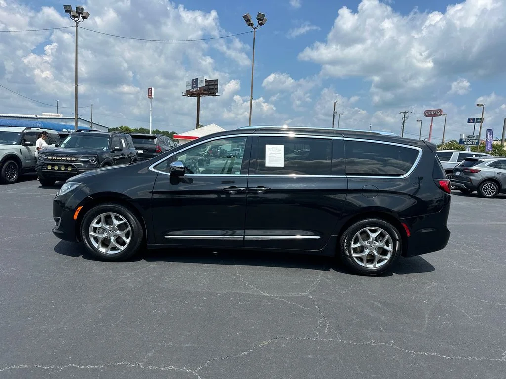 Used 2019 Black Chrysler Limited image 4