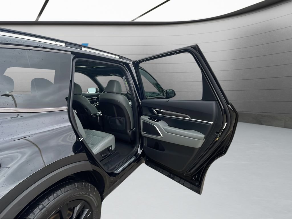 Used 2023 Black Kia SX-Prestige X-Pro image 41