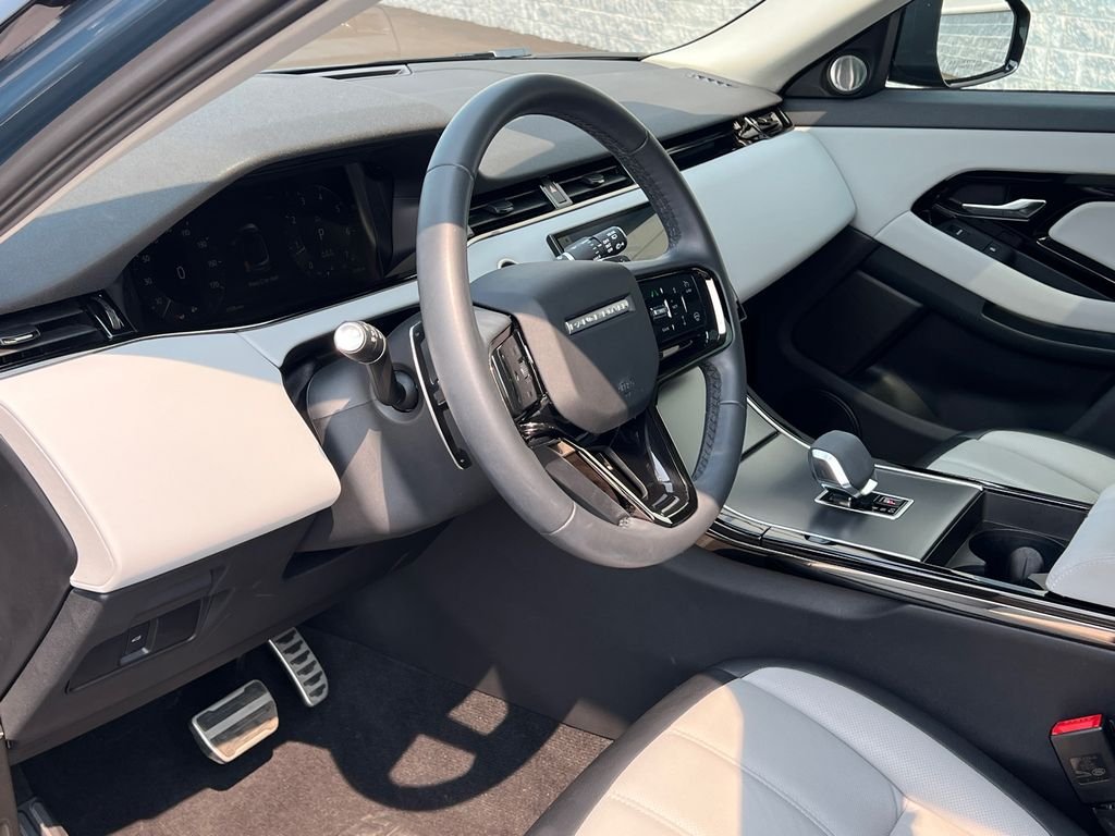 Used 2024  Land Rover Dynamic image 15
