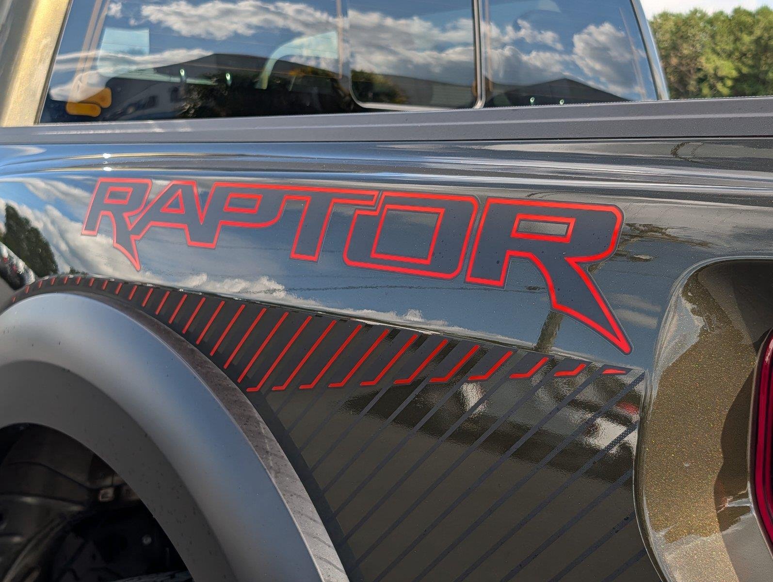 Used 2025 Shelter Green Ford Raptor image 36