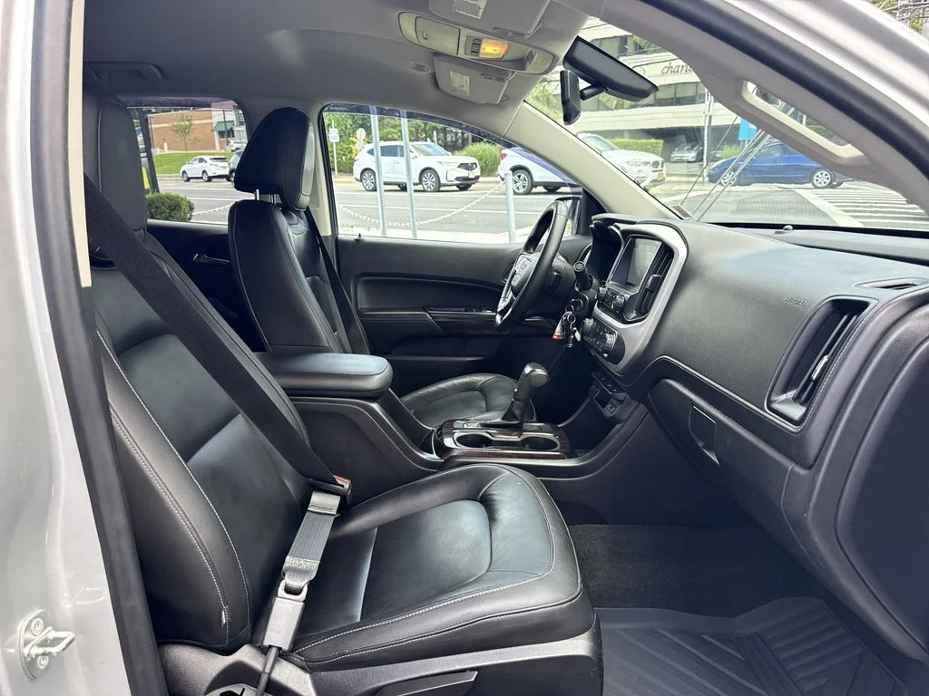 Used 2017 Silver GMC SLT image 27