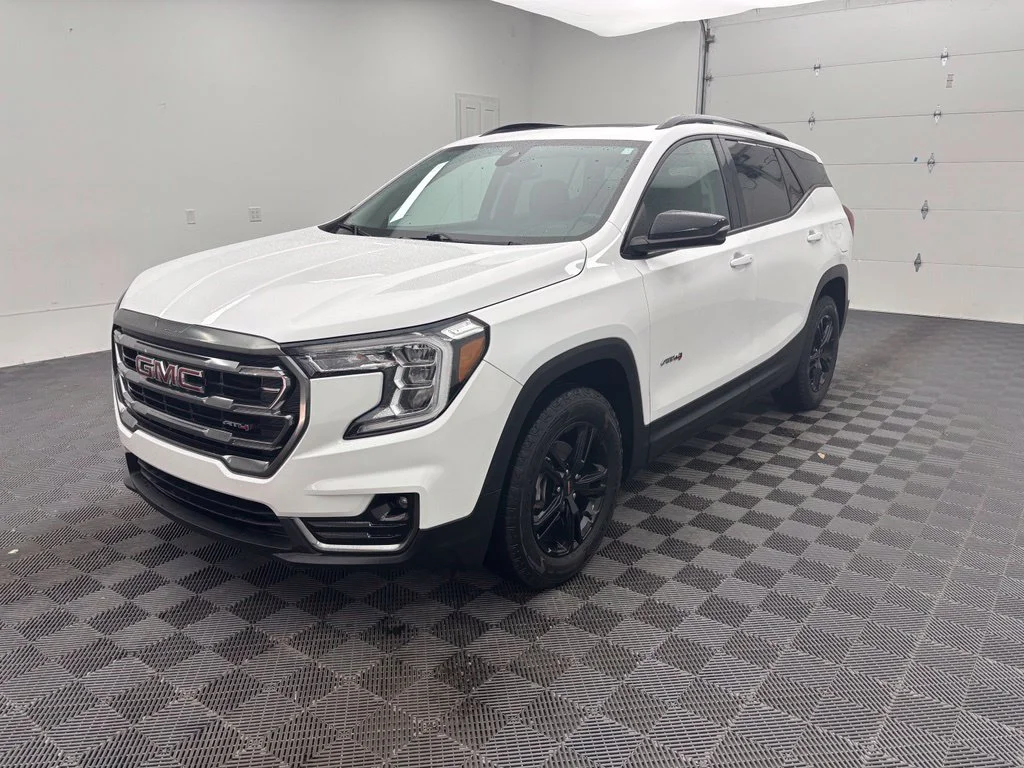 Used 2022 White GMC AT4 image 2