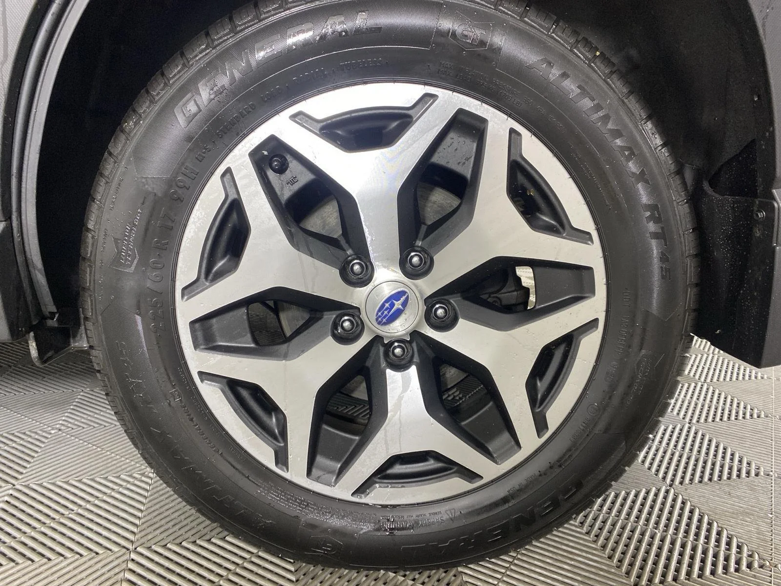 Used 2023  Subaru Premium image 9