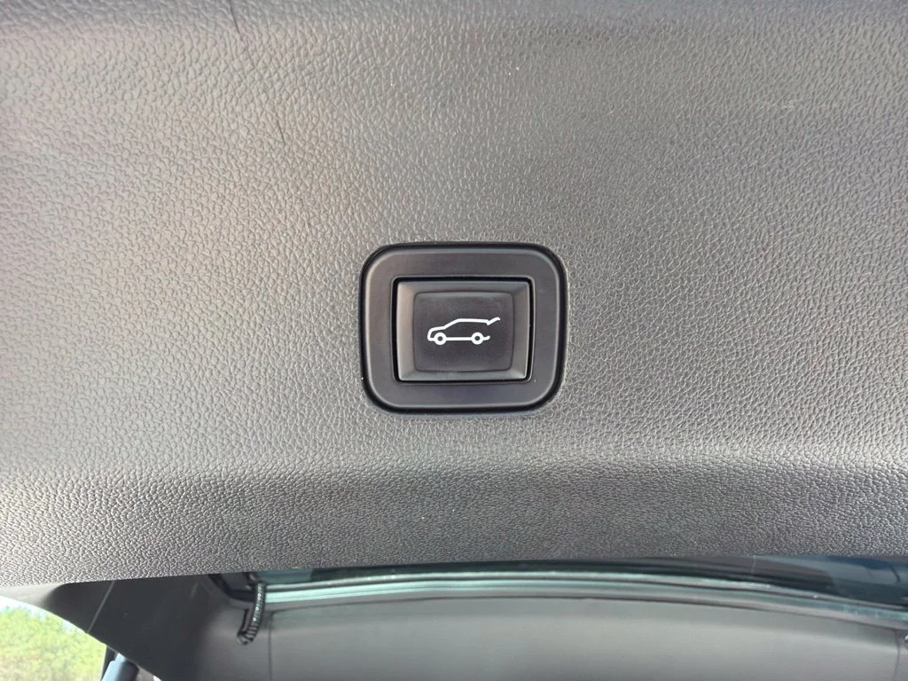 Used 2024 Sterling Metallic GMC AT4 image 38