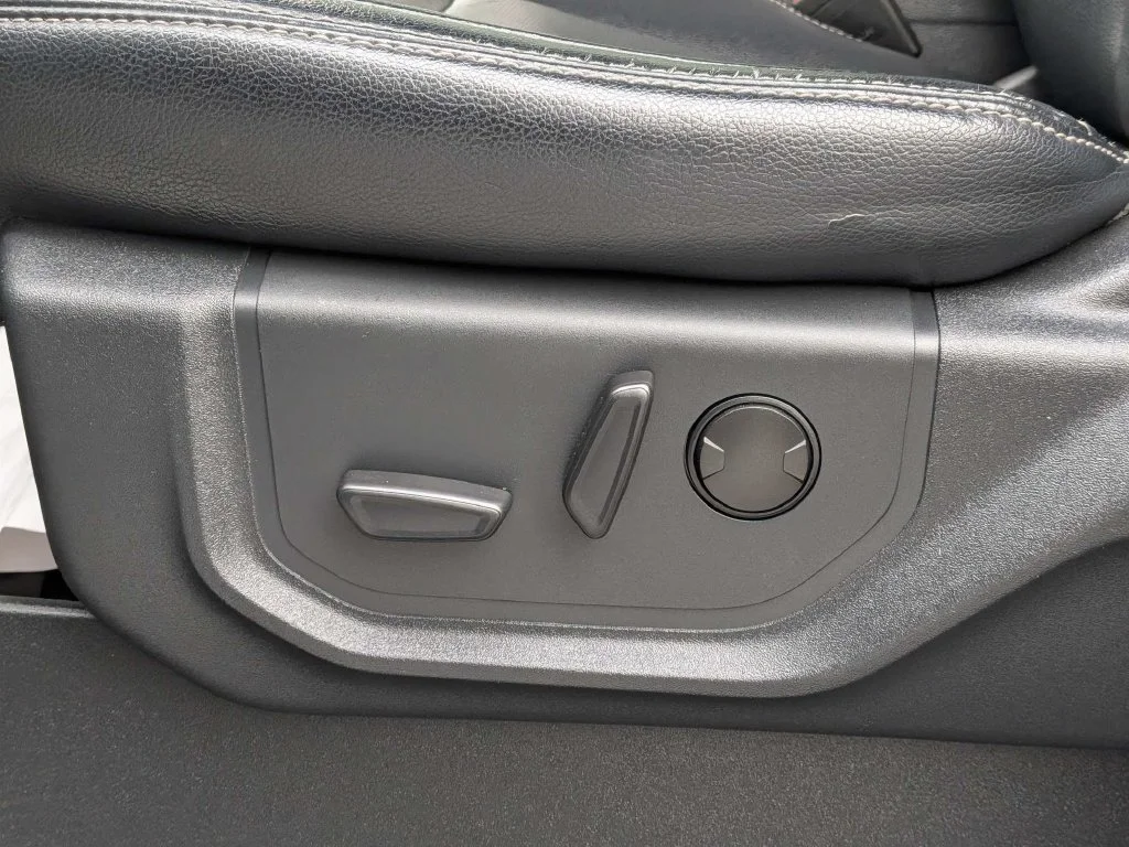 Used 2022 Oxford White Ford Lariat image 19