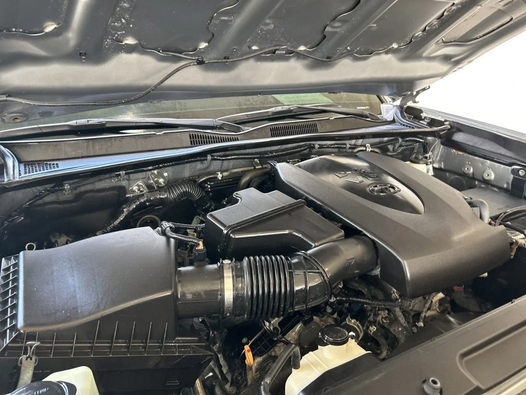 Used 2019 Silver Toyota SR5 image 9