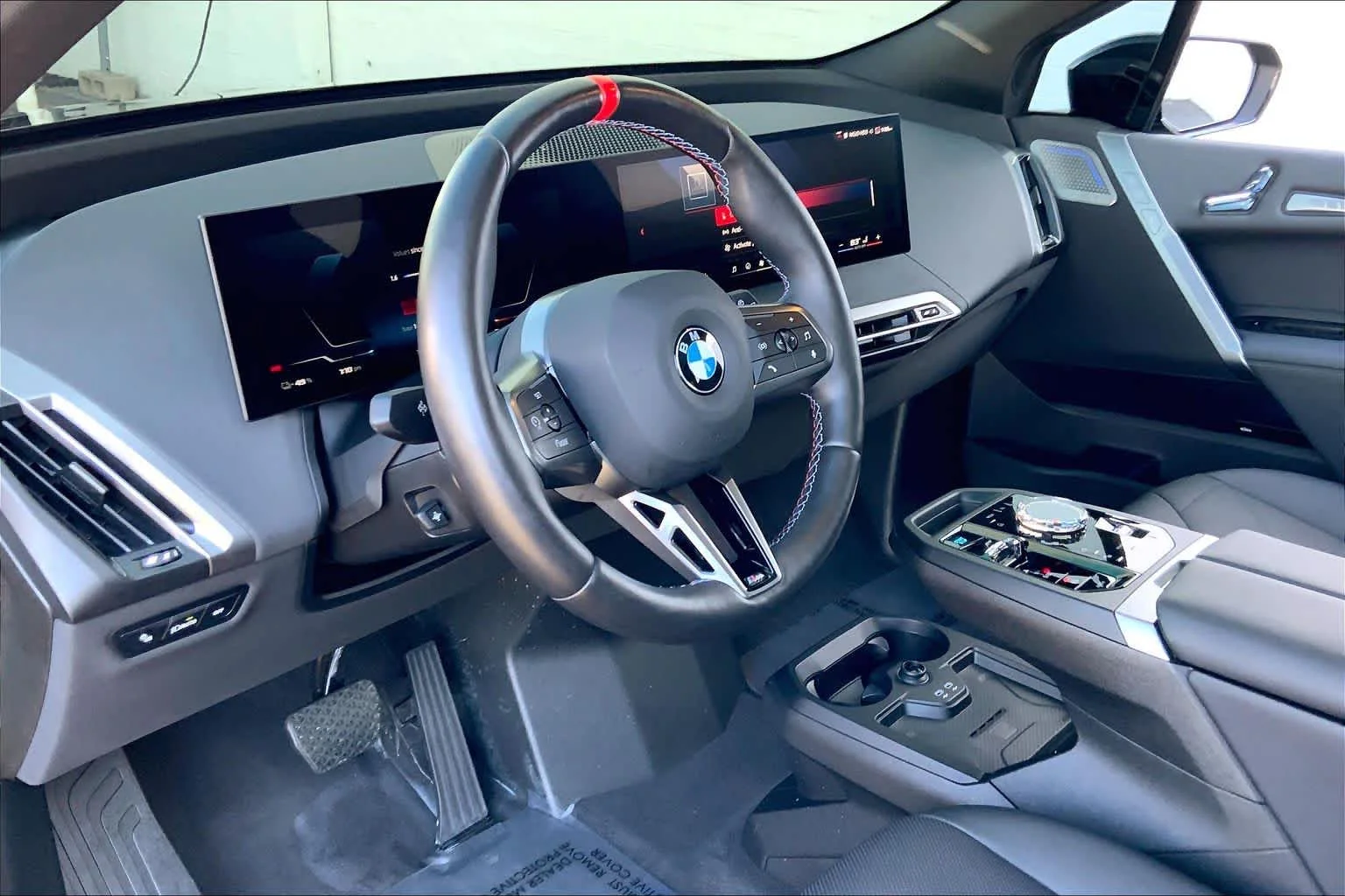 Certified Used 2025 Black Sapphire Metallic BMW M60 image 17