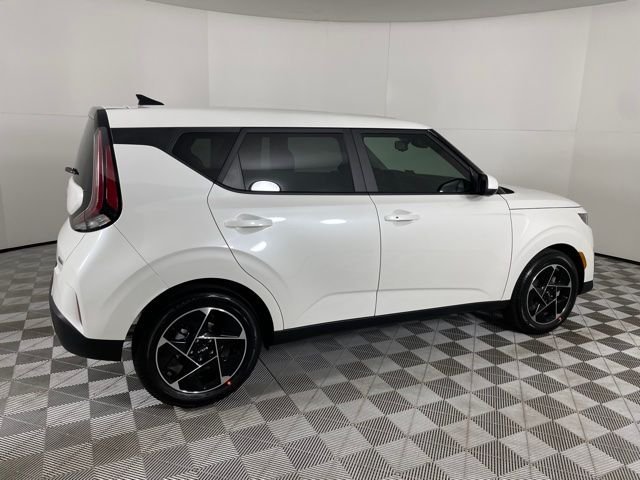 Used 2023 White Kia EX image 11