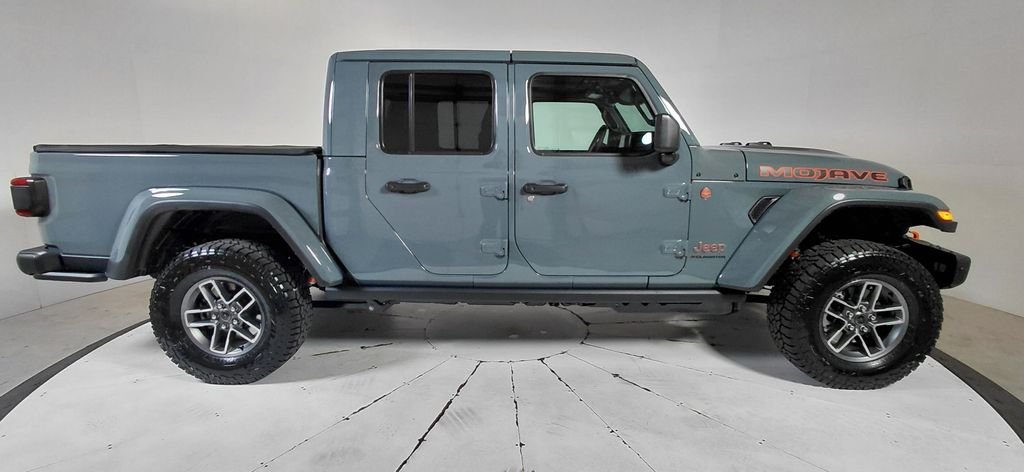 New 2026 Anvil Clear-Coat Exterior Paint Jeep Mojave X image 8
