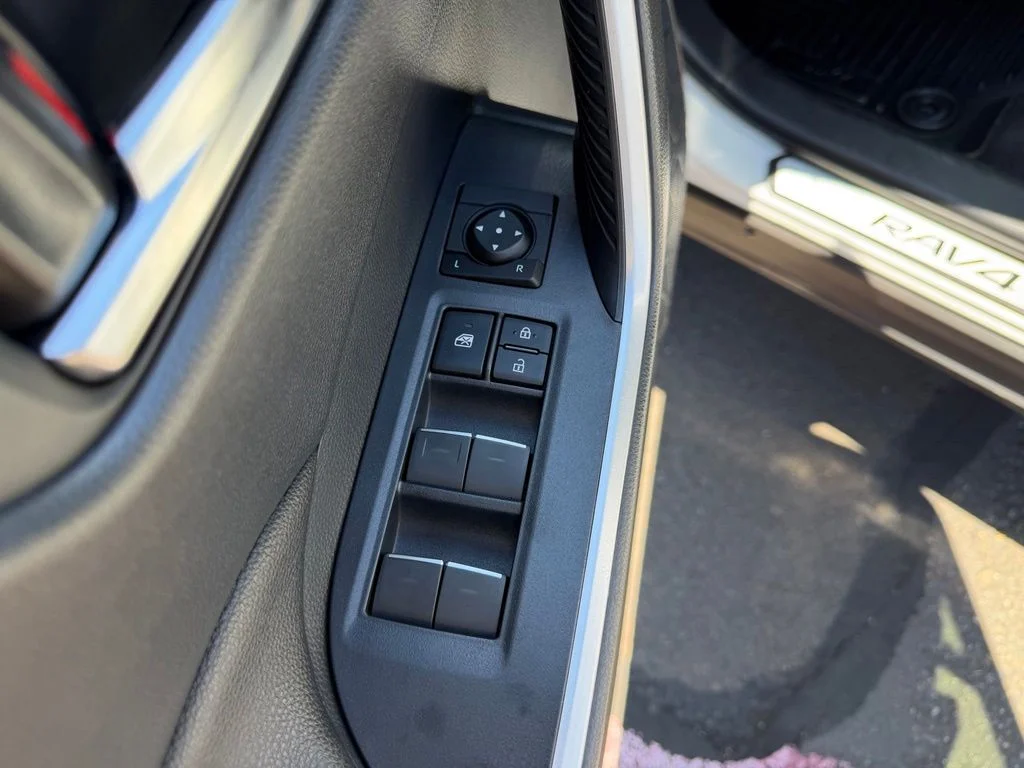 Used 2025 Ice Toyota XLE image 12