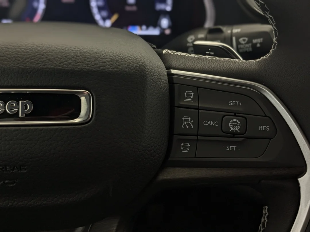 New 2026 Grey Jeep Altitude - - 4x4 - 20 Gloss Black Wheels - Remote Start - Capri Leatherette & More! image 18