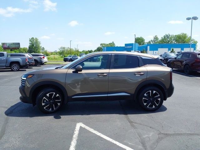 Used 2025 Brown Nissan SV image 3