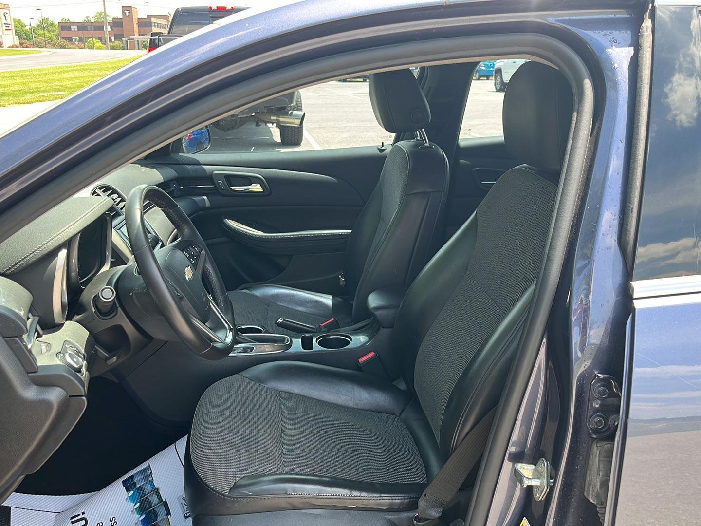 Used 2015 ATLANTIS BLUE METALLIC Chevrolet LT image 23