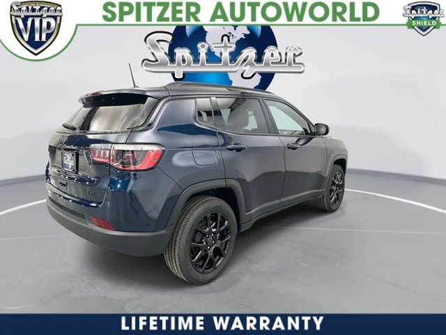 New 2026 Fathom Blue Pearl-Coat Exterior Paint Jeep Latitude image 9