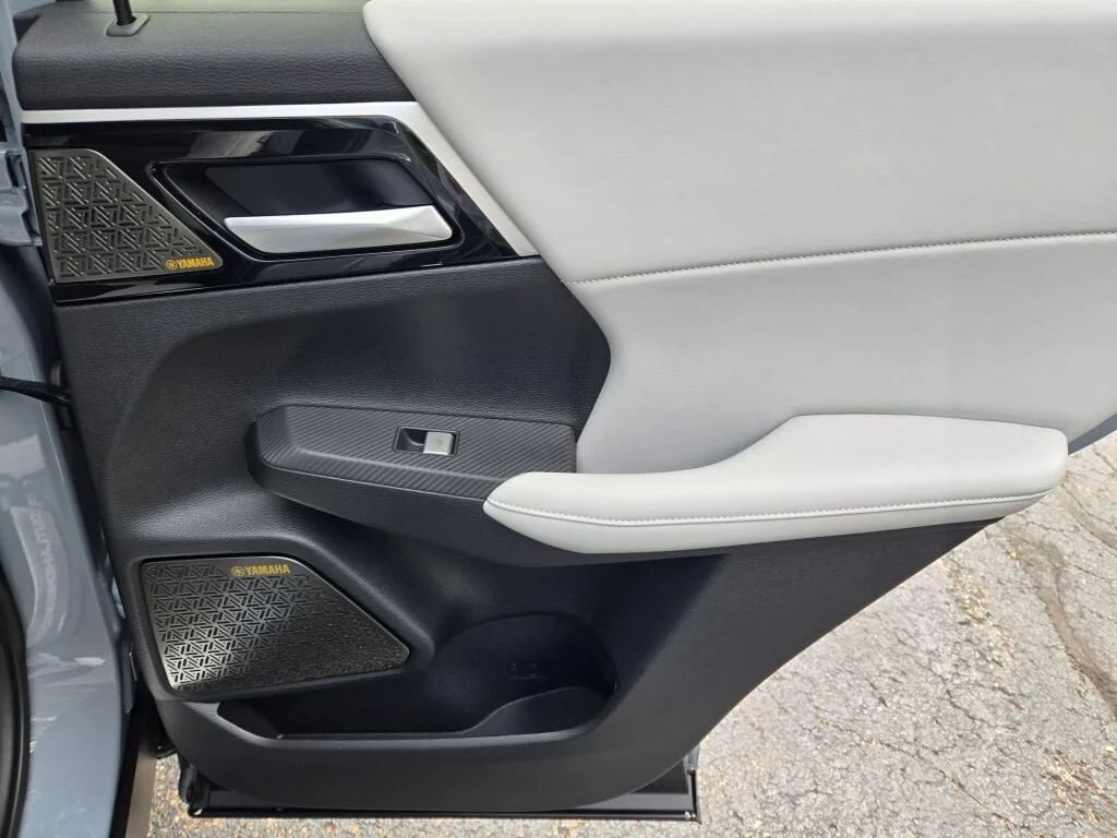 New 2026 Gray Mitsubishi SE 1.5T S-AWC image 9