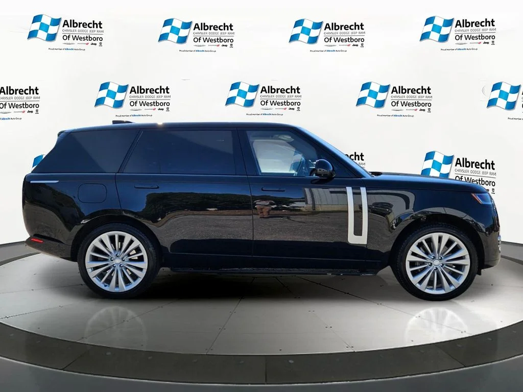 Used 2023 Black Land Rover First Edition image 6
