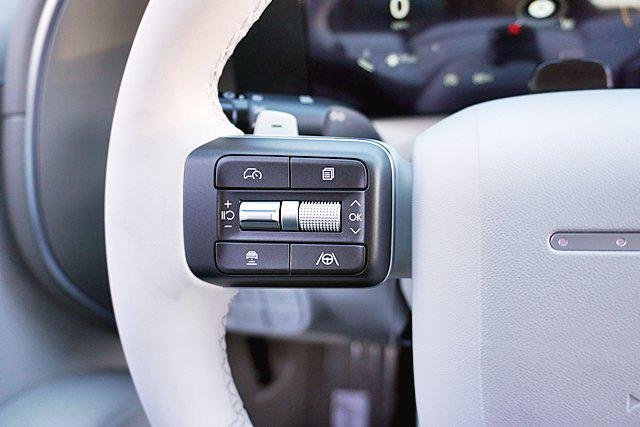 New 2026 White Hyundai SEL Premium FWD image 40