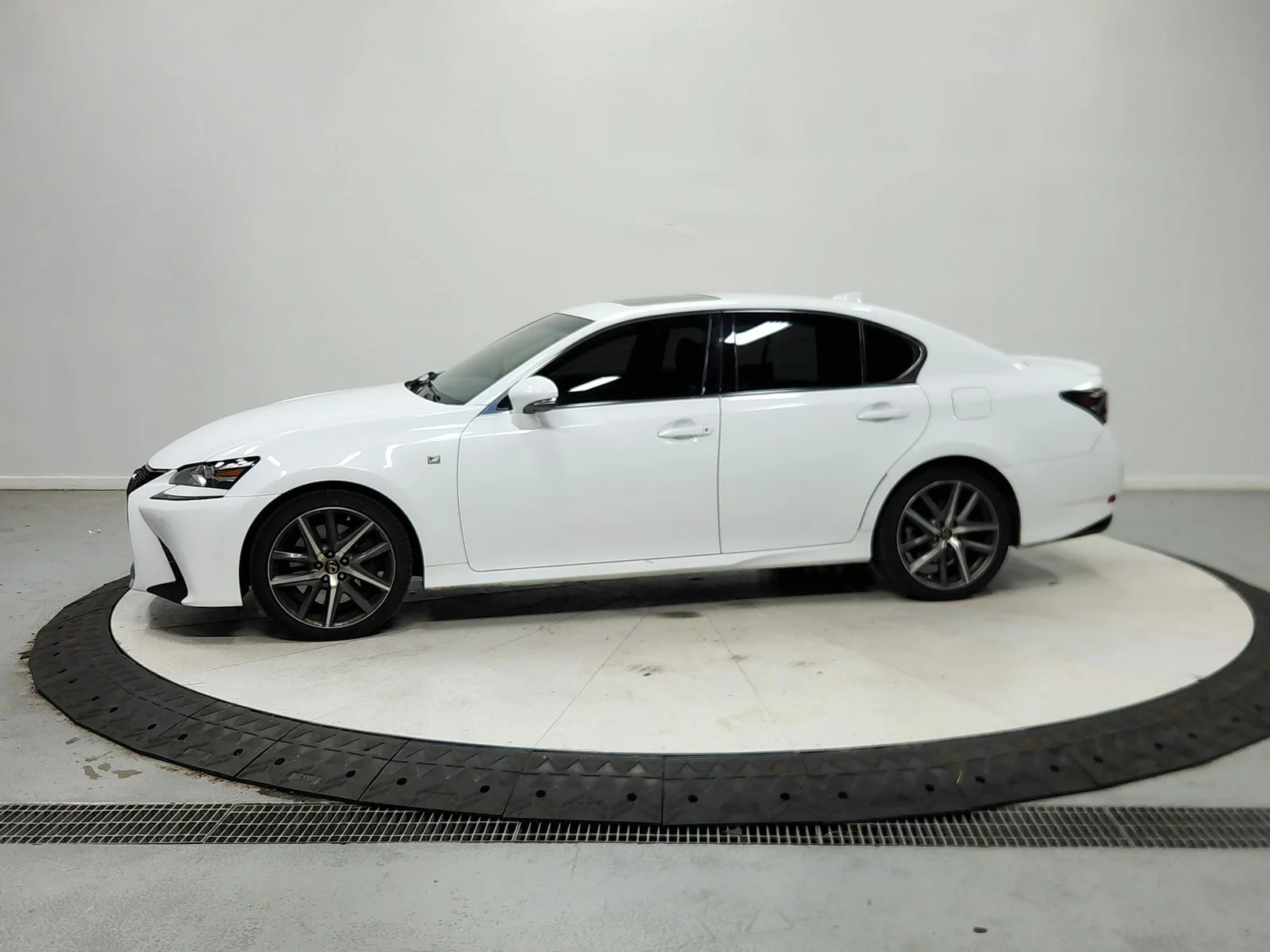 Used 2018 Ultra White Lexus 350 F Sport image 5