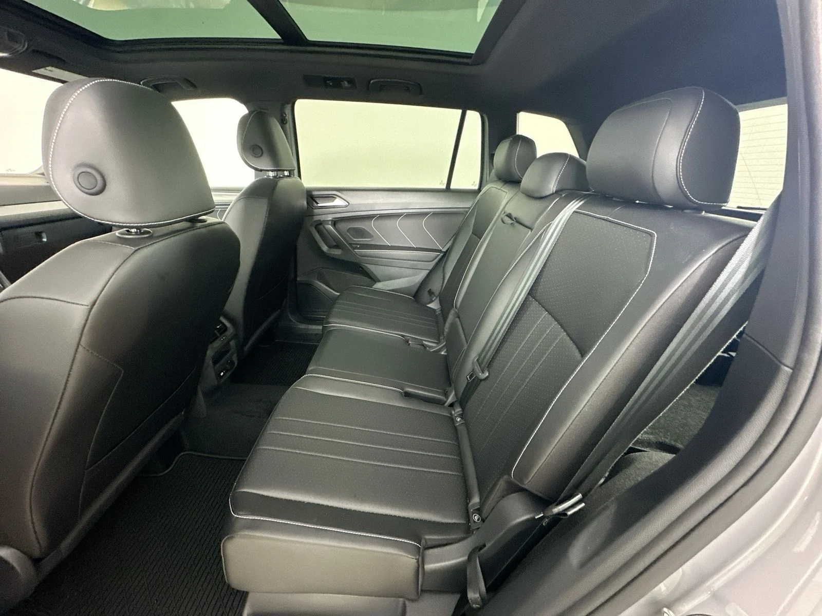 Used 2024 Silver Volkswagen  image 37