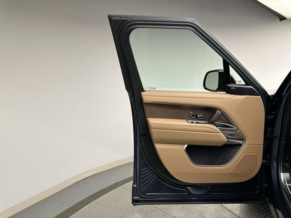 New 2026 Varesine Blue Metallic Land Rover SE image 17