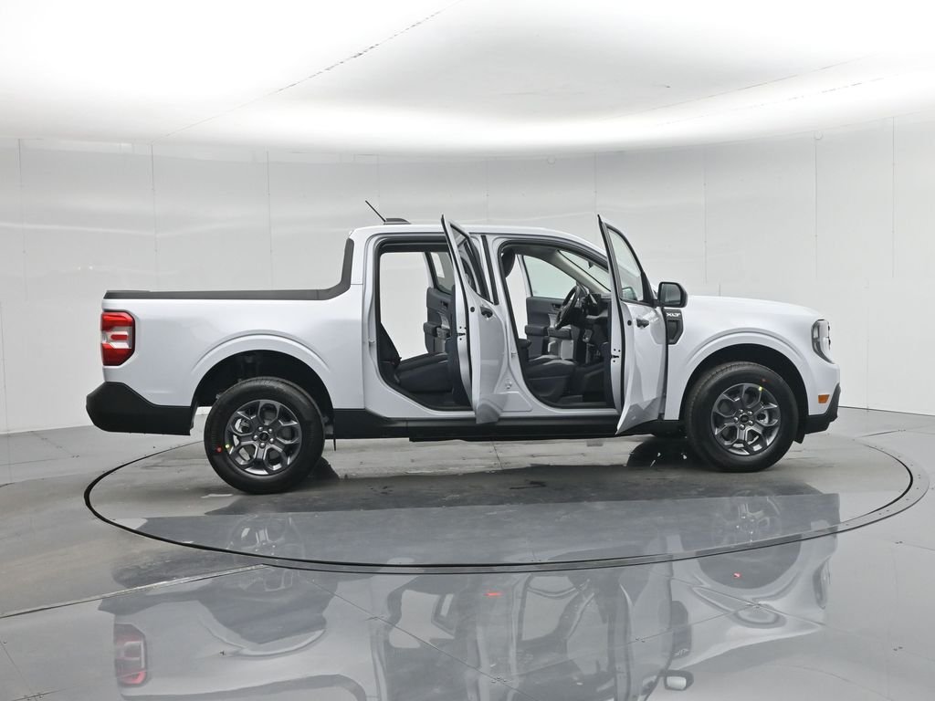New 2026 Space White Metallic Ford XLT image 4