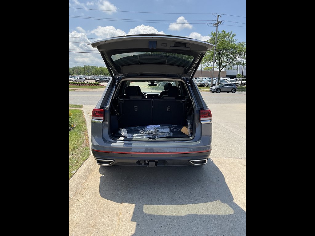 New 2026 Pure Gray Volkswagen SE 4Motion image 5