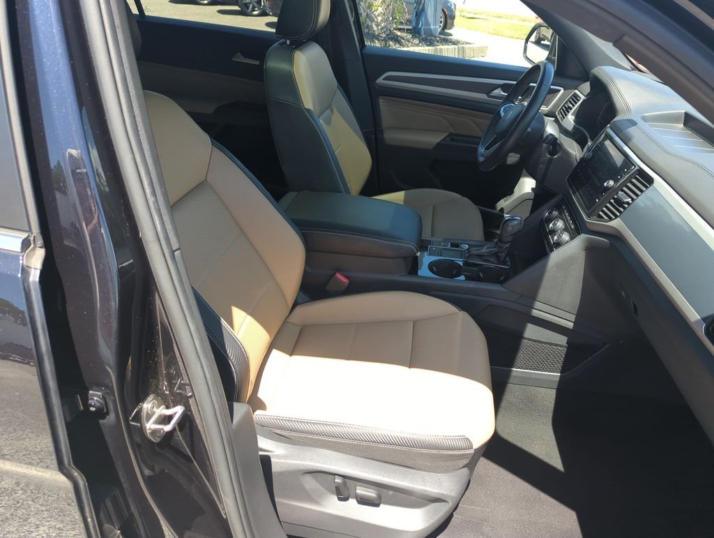 Used 2021 Black Volkswagen 3.6L V6 SEL image 38