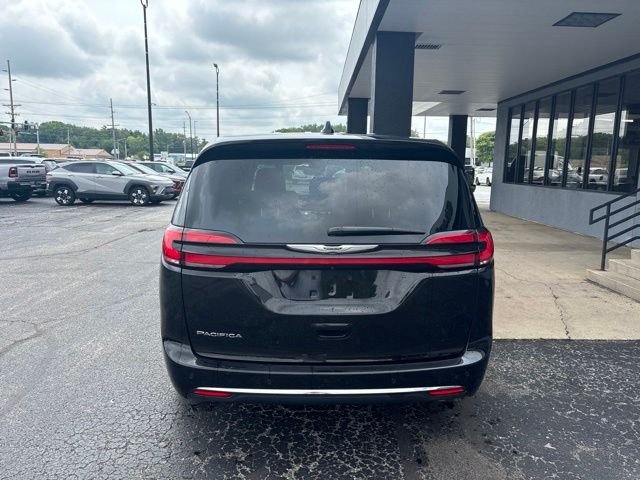 Used 2025 Black Chrysler Select image 9