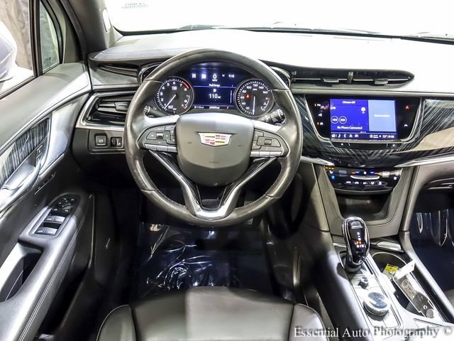 Used 2024 Argent Silver Metallic Cadillac Premium Luxury image 9