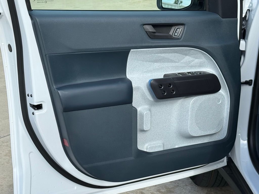 New 2025 Oxford White Ford XLT image 13