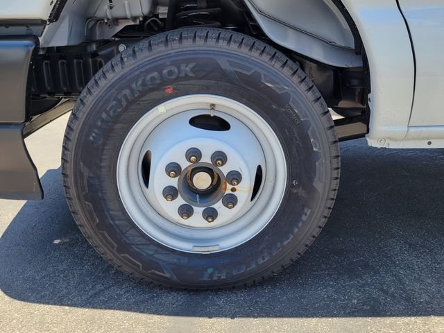 New 2026 Oxford White Ford E-350 SRW image 19