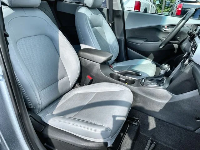 Used 2021 Silver Hyundai Limited image 27