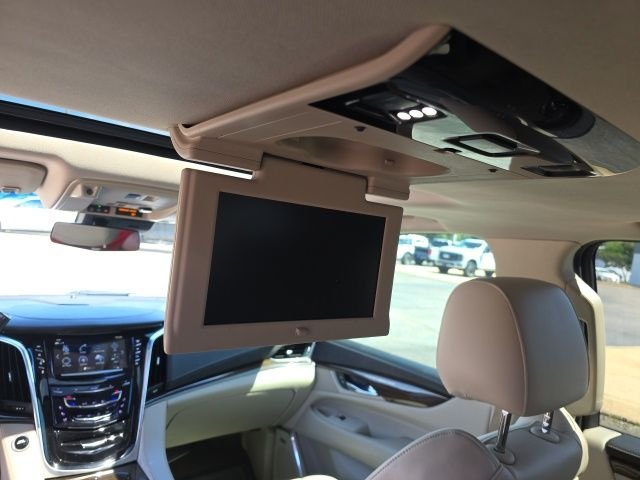 Used 2018 White Cadillac Premium image 25