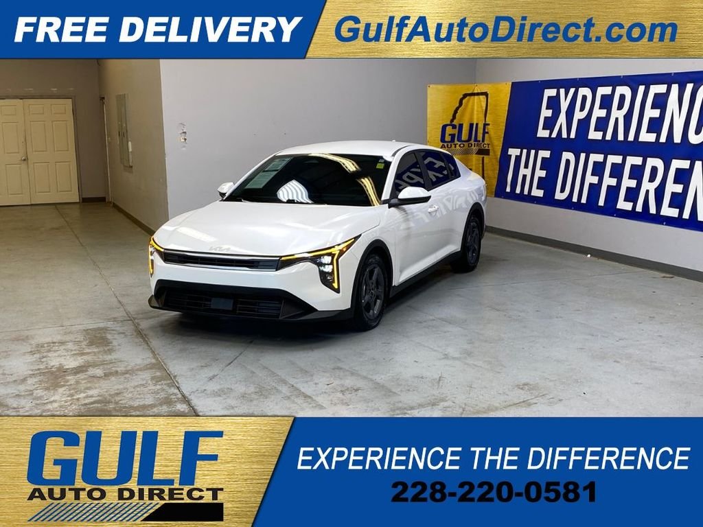 Used 2025 White Kia LXS image 4