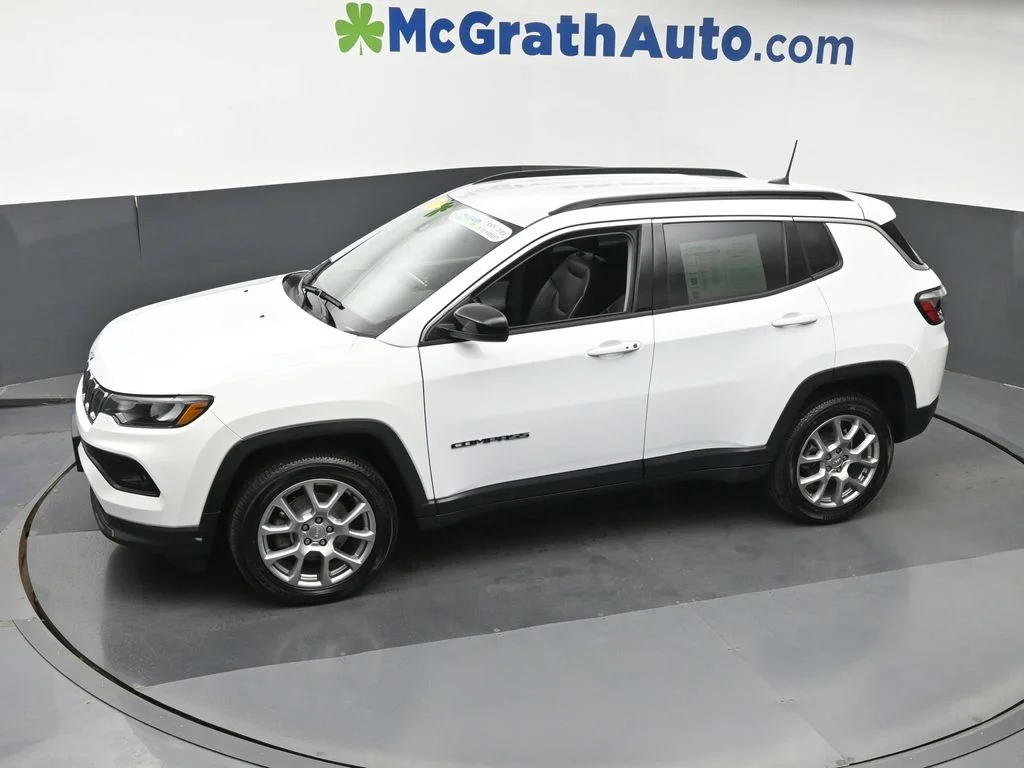 Certified Used 2022 White Jeep Latitude Lux image 20