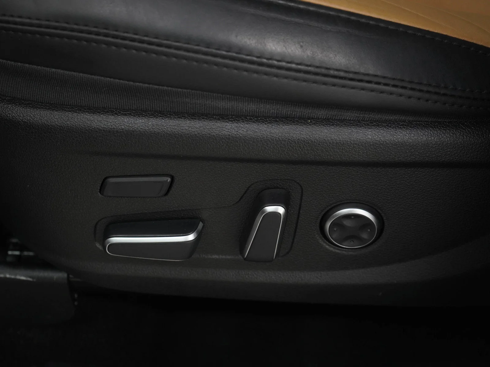 Used 2022 Quartz White Hyundai Calligraphy AWD image 24