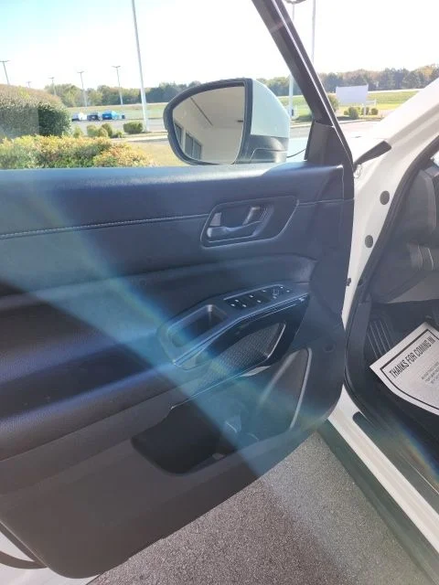 2025 Nissan Pathfinder SV - Photo 19