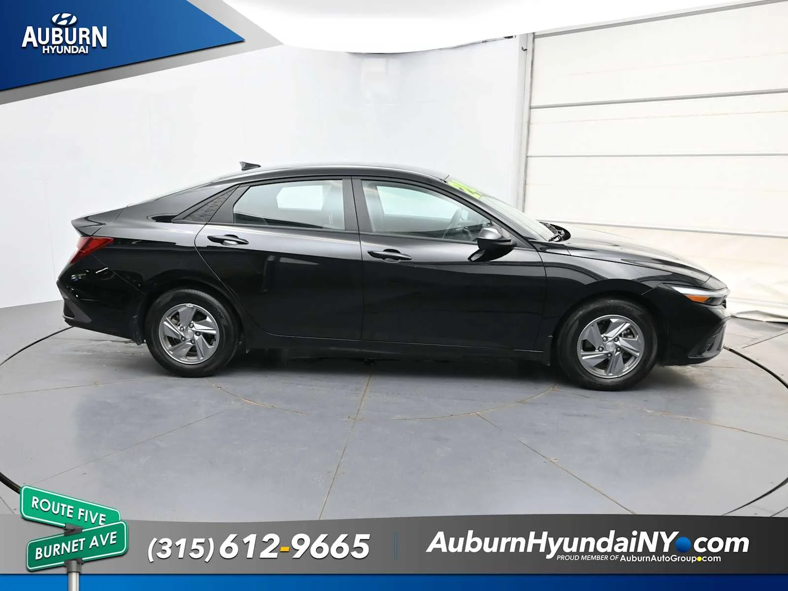 Used 2024 Abyss Black Hyundai SE image 18