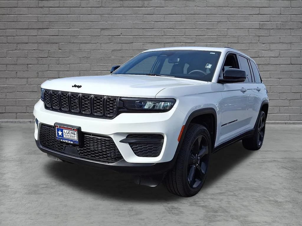 Used 2023 White Jeep Altitude 4x4 image 5