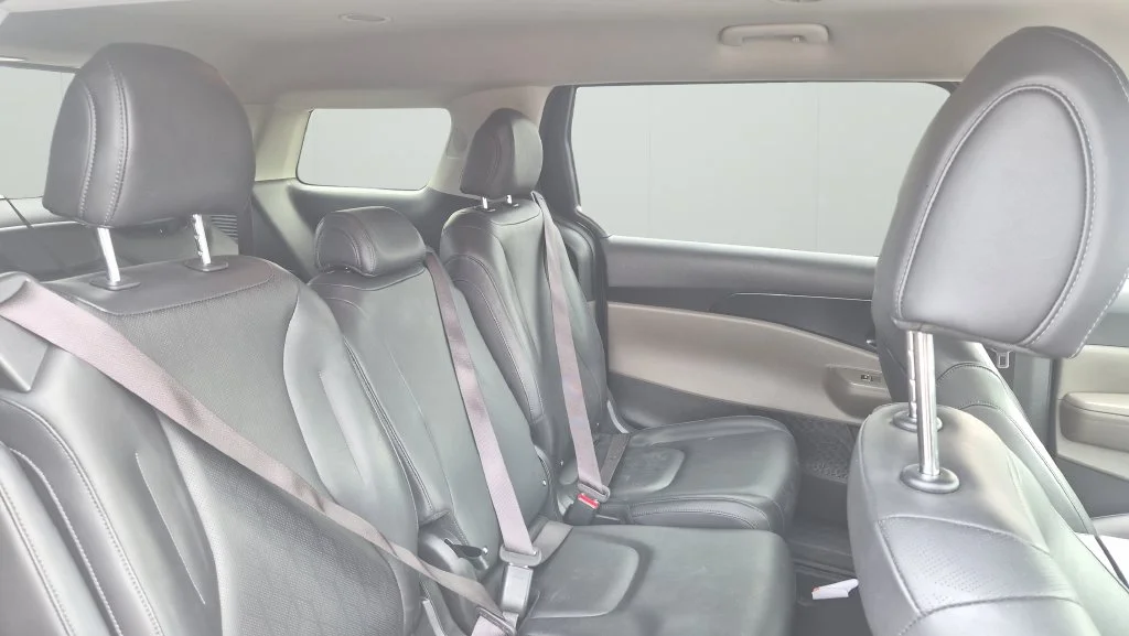 Used 2025 Gray Kia LXS image 9