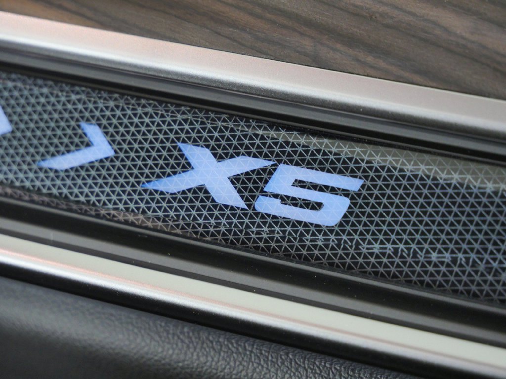 New 2026 Manhattan Green Metallic BMW xDrive50e image 24