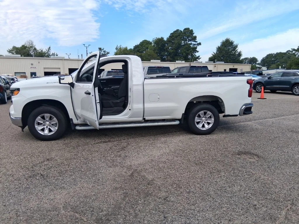 Used 2025 White Chevrolet WT image 16