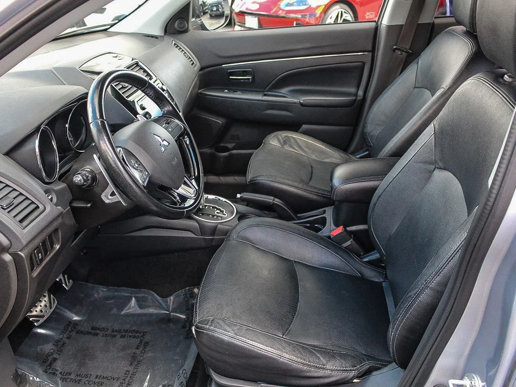 Used 2017  Mitsubishi SEL image 19